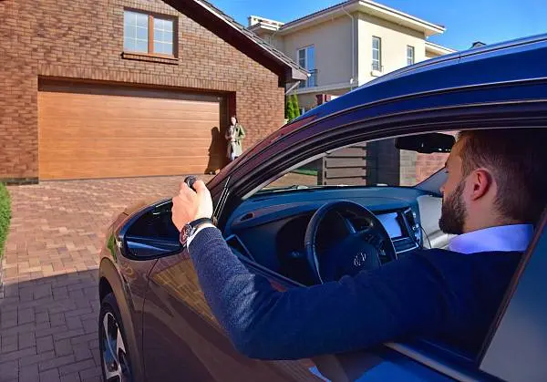 Скидка на монтаж при покупке гаражных ворот «АЛЮТЕХ» с автоматикой в ООО «Талан-Сервис»